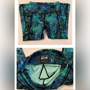 CVG X-Small Capri Length Tidal Wave leggings